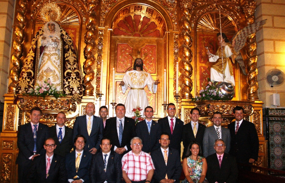 Toma de posesin de la nueva Junta de la Hermandad del Rosario