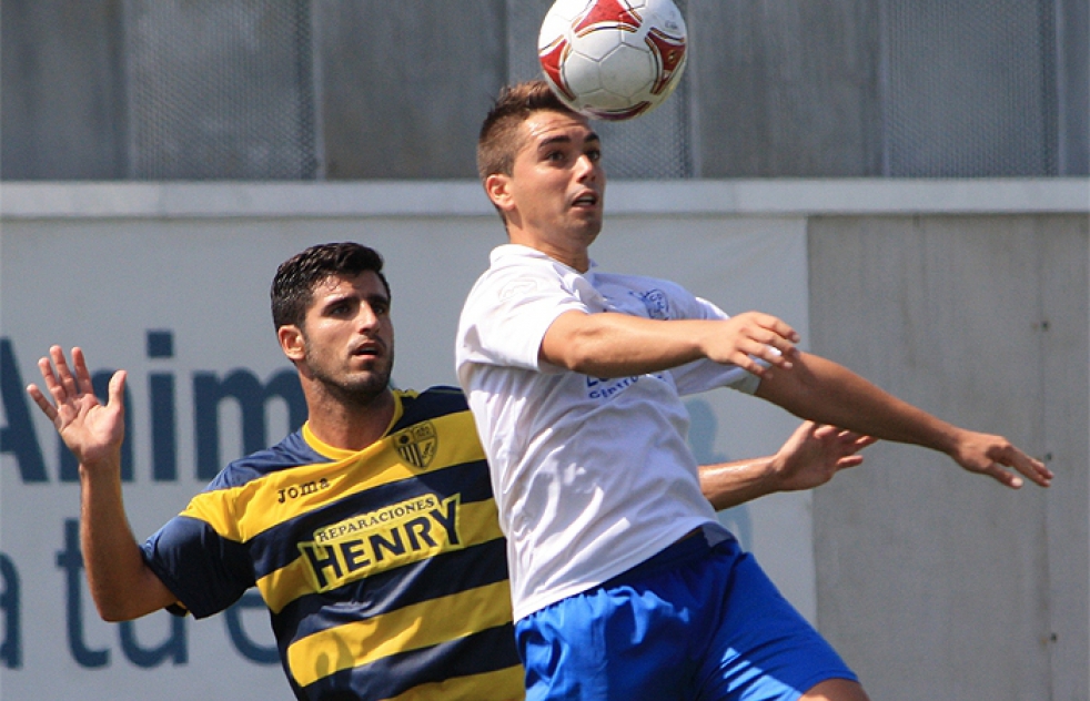 El CD Alcalá empata en casa a tres con el Conil FC