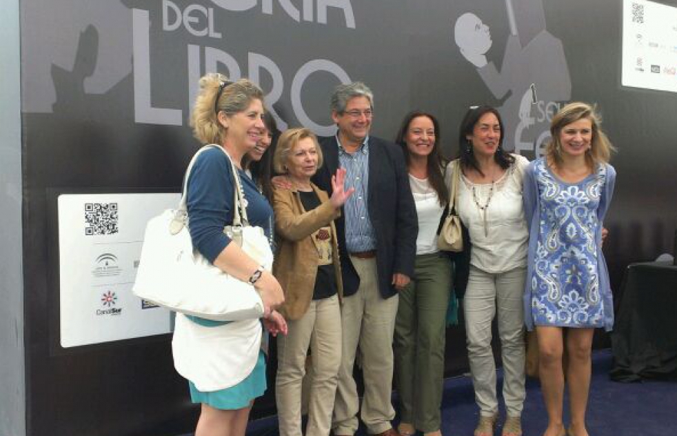 La Biblioteca Editor Jos Manuel Lara recibe un premio en la Feria del Libro de Sevilla