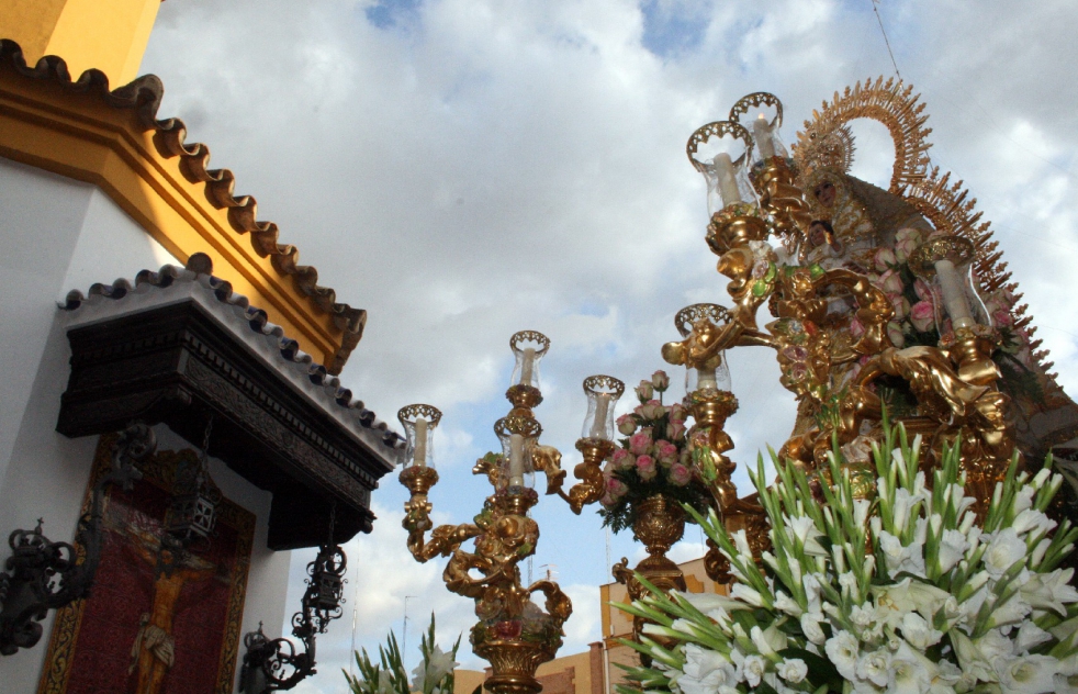 Salida procesional de la Virgen del Dulce Nombre