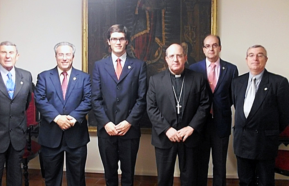 El Obispo Auxiliar de Sevilla recibe a la seccin alcalarea de la Adoracin Nocturna Espaola