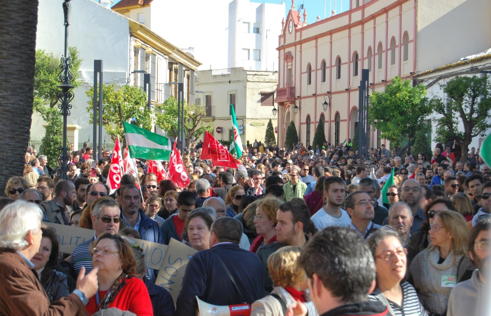 Balance de la huelga general: amplio seguimiento en los polgonos, menor en los comercios y multitudinaria manifestacin