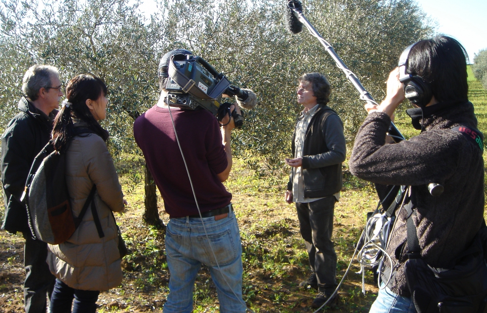 La televisin japonesa graba en Alcal un documental sobre el aceite de oliva