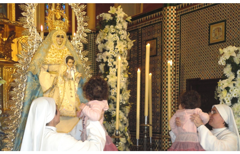 Alcal presenta sus hijos ante la Virgen del guila
