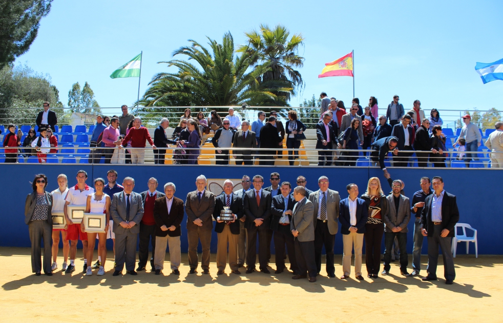 El Club de Tenis Oromana inaugura su nueva pista central