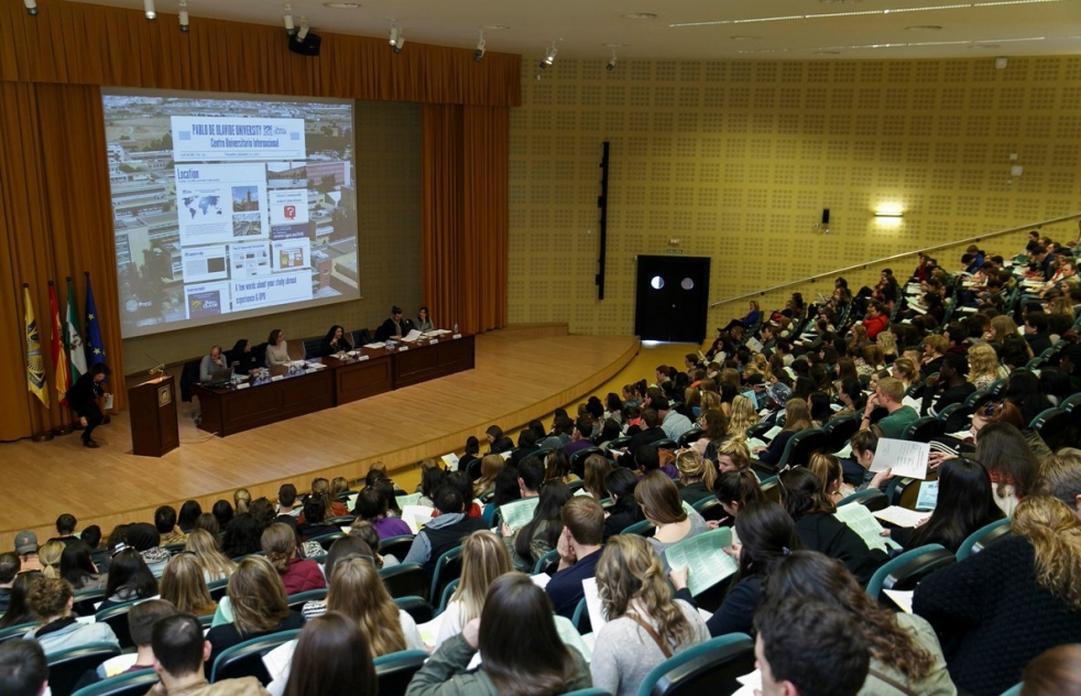 El Ayuntamiento apoyar la educacin de adultos con 23.000 euros de subvenciones