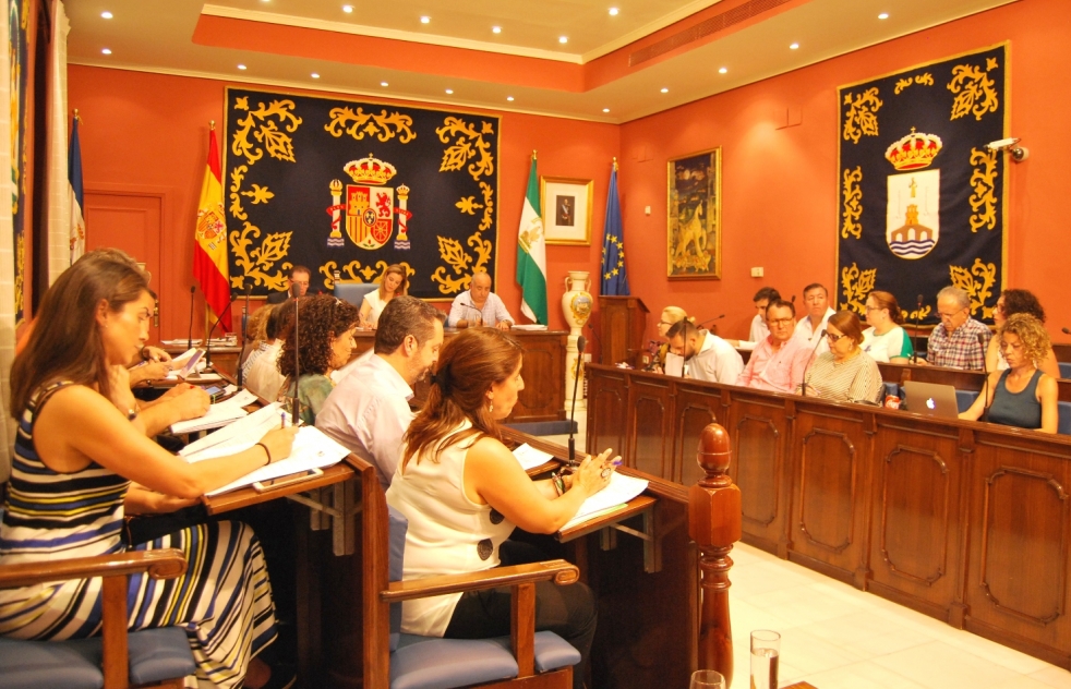 ACM, Feria, carretera A-392, mercado de abastos y un monumento entre los temas tratados en el Pleno