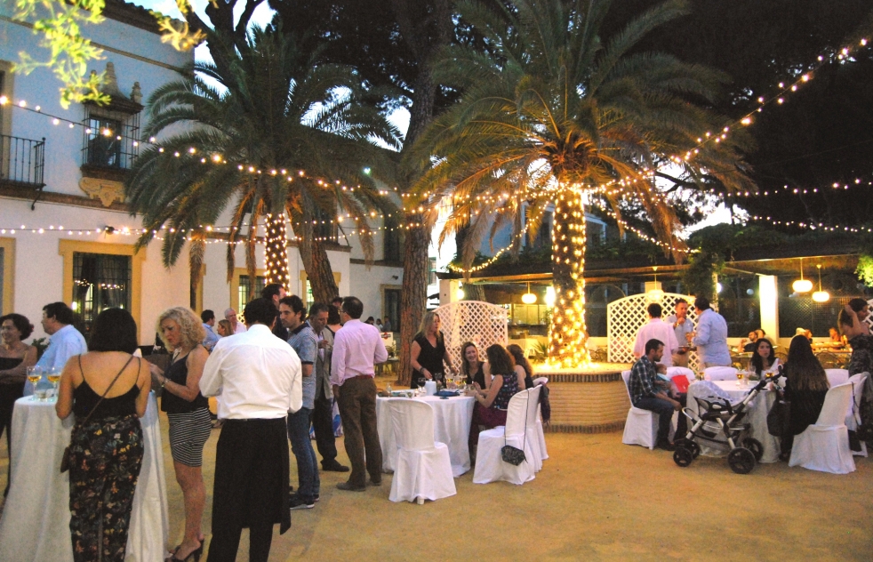 La terraza del Hotel Oromana, un lujo de paisajes y gastronoma para los das de verano