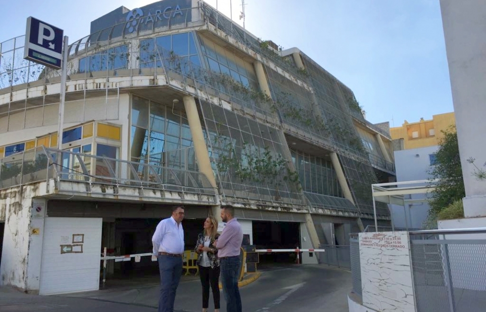 El aparcamiento de la calle Rafael Santos ampla el horario y baja los precios