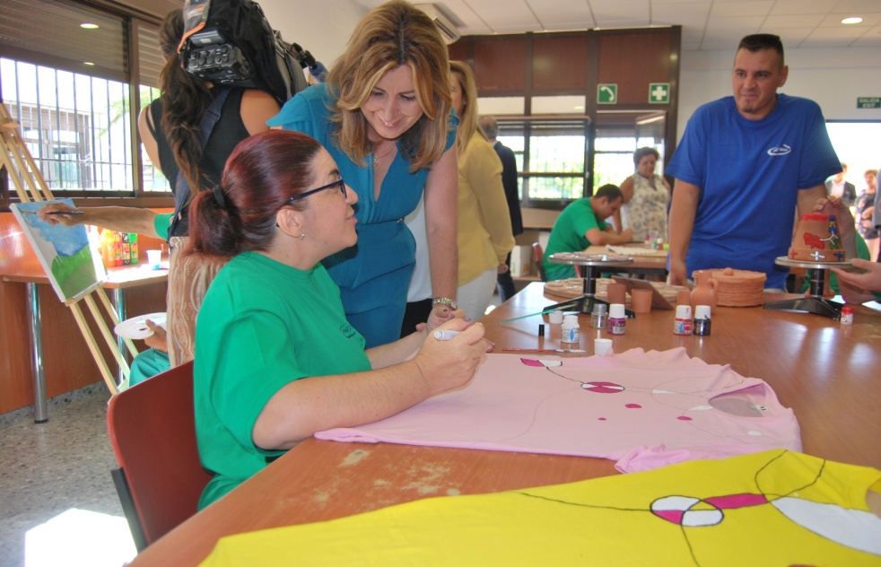 Susana Daz reconoce la labor social de Paz y Bien en su visita a las instalaciones de Paz y Bien