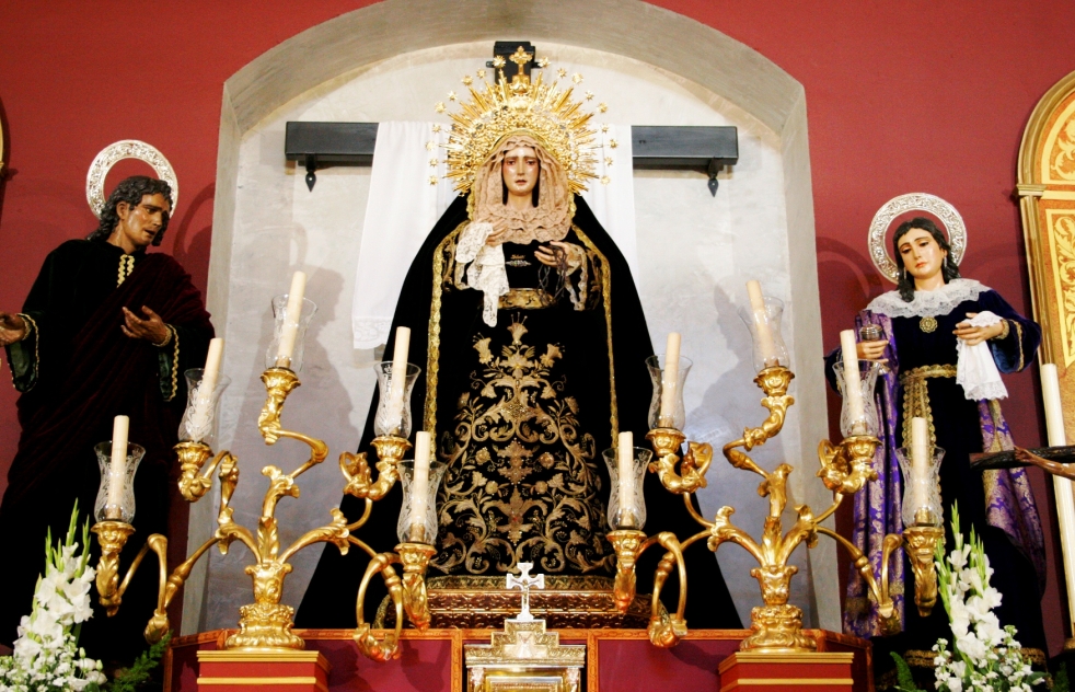 El Santo Entierro celebra los cultos de la Virgen del Soledad (incluye galera de imgenes)