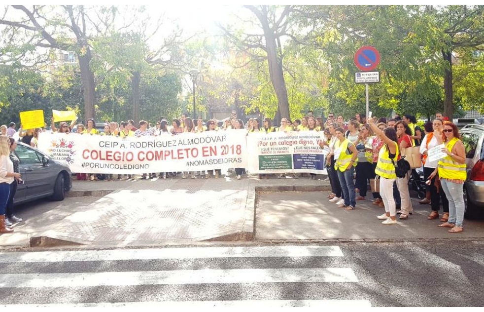 Los padres del Rodrguez Almodvar se movilizan para reclamar la construccin completa del colegio