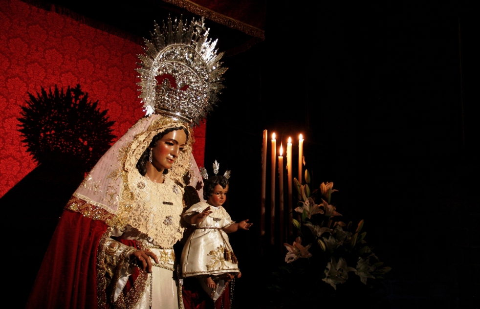 Besamanos a la Virgen del Rosario de Santiago. Galera grfica