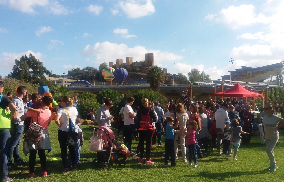 Los alcalareos toman el parque del Puente del Dragn para practicar deporte en la naturaleza
