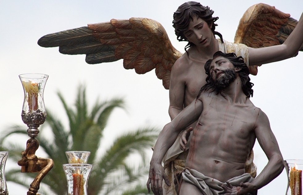 El Cristo de la Divina Misericordia preside por primera vez el Via Crucis de las Hermandades