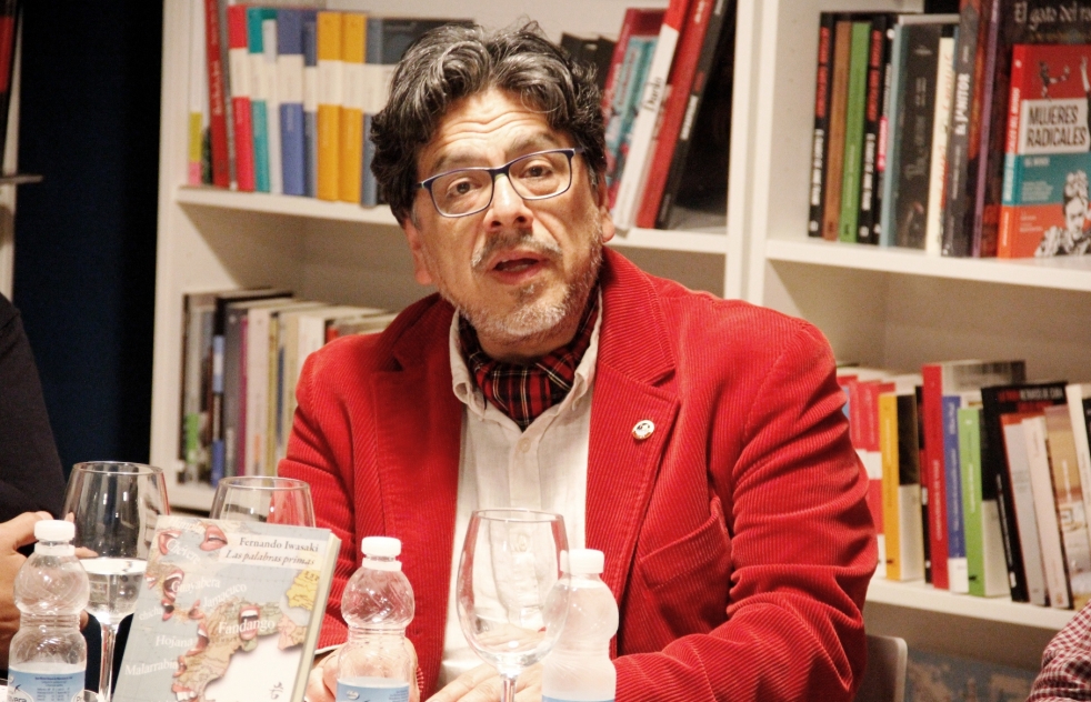 Fernando Iwasaki llena la librera Trmino de sus 