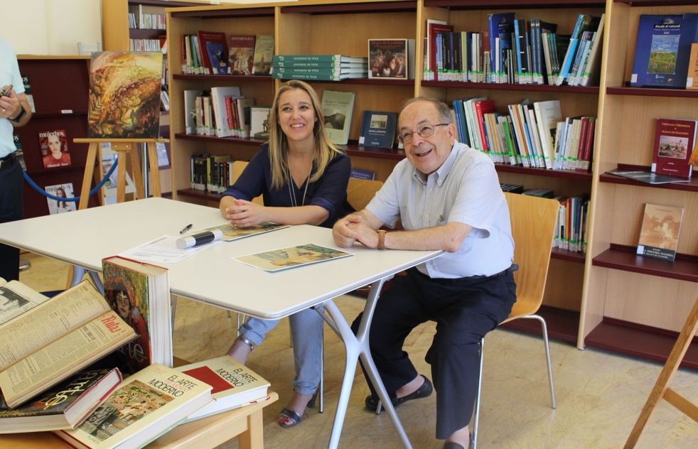 El médico José María Rubio dona obra artísticas y documentales a la ciudad