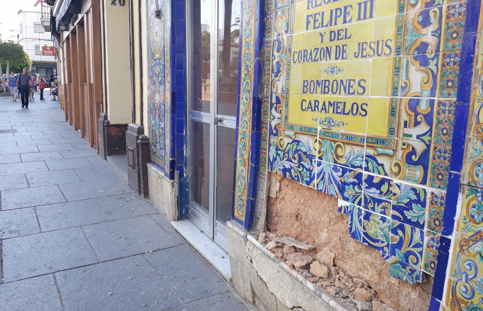 Los azulejos de Tejidos Marn, en La Plazuela, han sido expoliados
