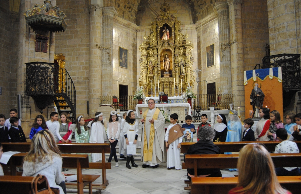 Bendicin de la imagen de San Antonio Abad en la parroquia de Santiago el mayor de Alcal 