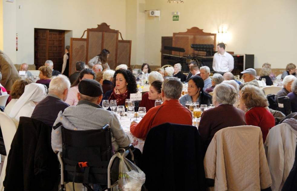 Admiracin, respeto y cario en el almuerzo homenaje a los mayores de las residencias de Alcal