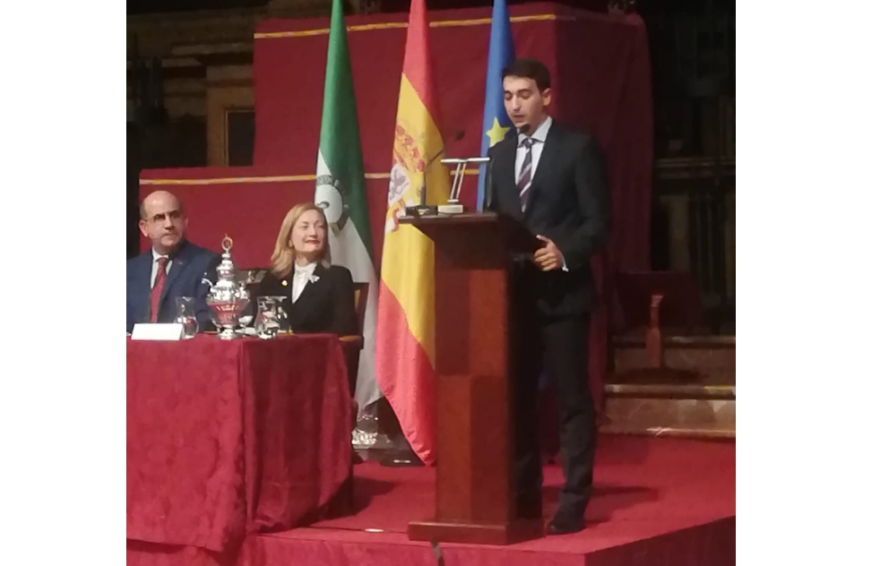 La Universidad de Sevilla premia al alcalareo Daniel Rodrguez por su expediente