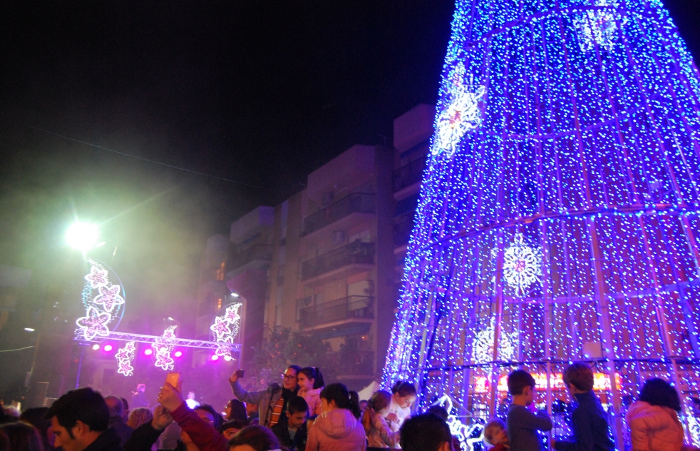 La luz de la Navidad ya alumbra Alcal. (Galera de fotos y vdeo)