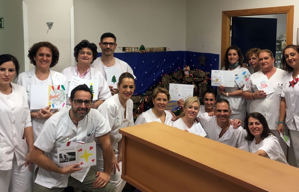 El Hospital El Tomillar traslada la ilusin navidea a los mayores con el proyecto 