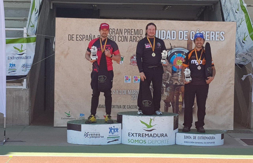 Sergio Martnez logra la plata en el premio Ciudad de Cceres de tiro con arco