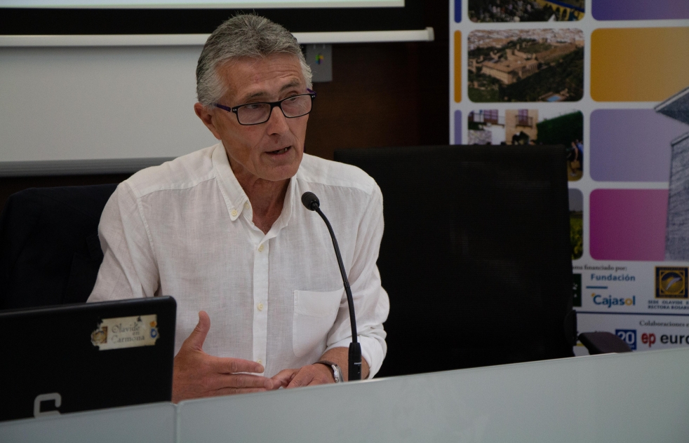 La relacin entre el periodismo y la poltica, a estudio en los Cursos de Verano de la Olavide en Carmona