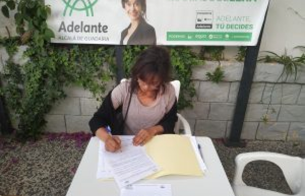 La candidata de Adelante Alcal firma un cdigo tico con clusulas sobre  transfuguismo, ingresos y lmite de mandato 