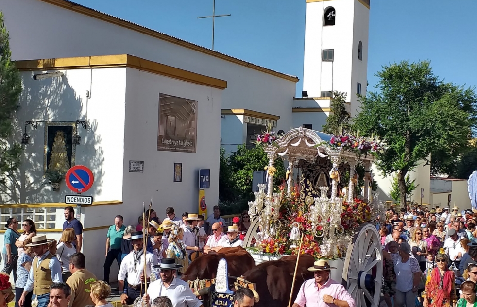 EN IMGENES. La salida de la Hermandad del Roco de Alcal en la mirada de Alejandro Caldern