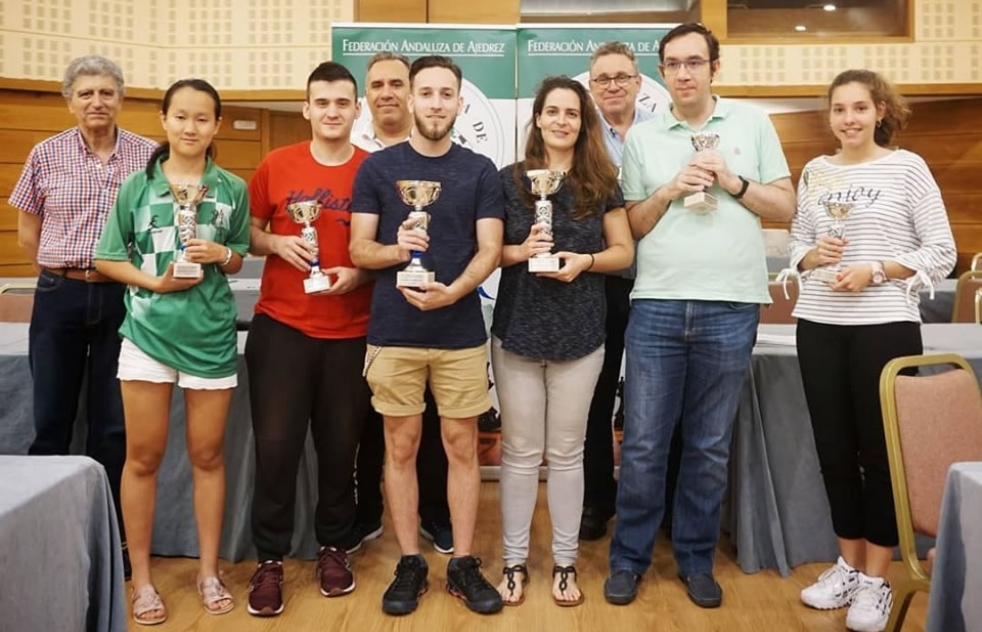 Los jugadores de la Pea Ajedrecstica Oromana, Paolo Ladrn de Guevara y Mariela Perera, Campeones de Andaluca