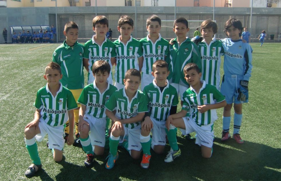 El Pablo VI organiz una gran jornada con la cantera del Real Betis