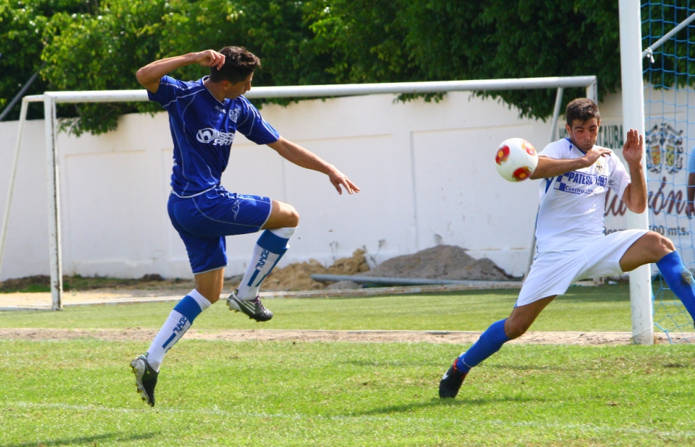 La racha de victorias del CD Alcal se frena en Arcos (2-1)