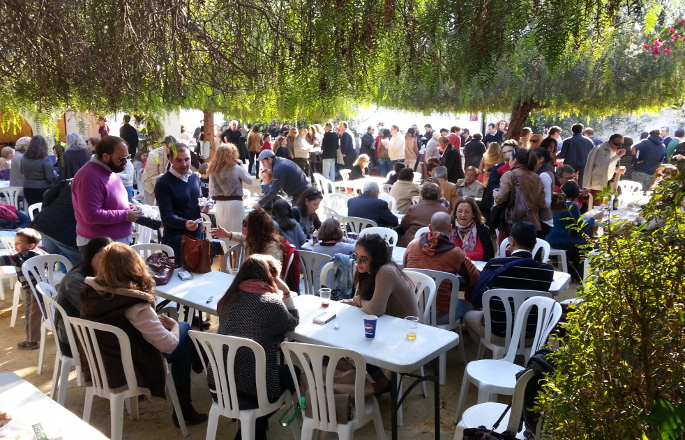 Multitudinaria Zambomb de la Agrupacin Rosario de Santiago en el Cortijo Pallars