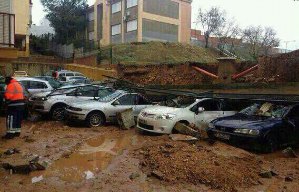 La cada de un muro del colegio Blas Infante provoca importantes daos materiales