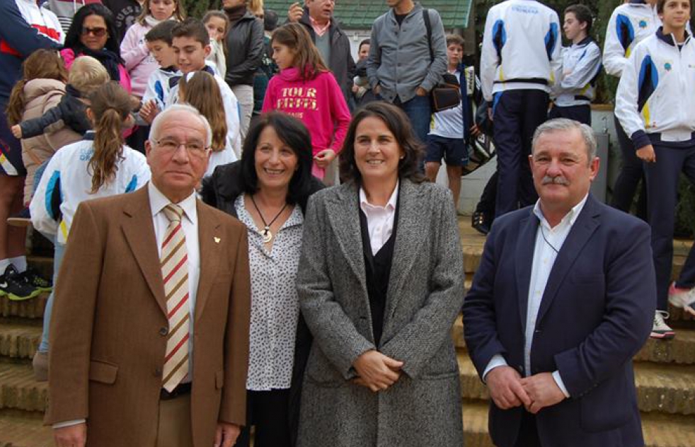 La tenista Conchita Martnez visit el Club de Tenis Oromana