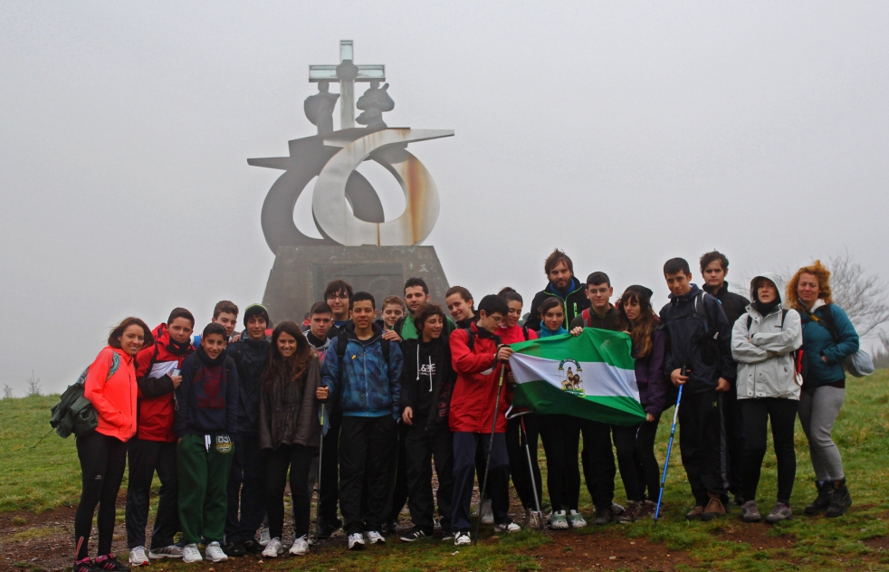 Alumnos del IES Doa Leonor de Guzmn recorren el camino de Santiago