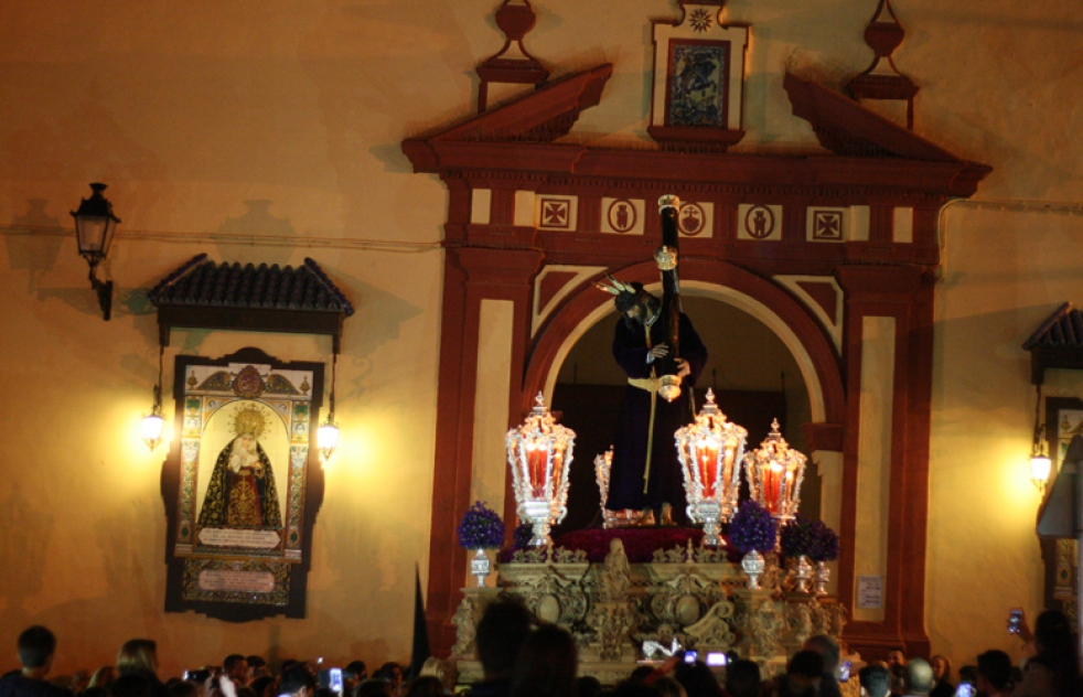 Salida procesional de la Hermandad de Jess Nazareno. Galera grfica
