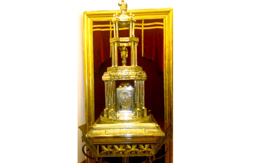 El Corpus procesionar en una custodia cedida por los Jesuitas de Crdoba