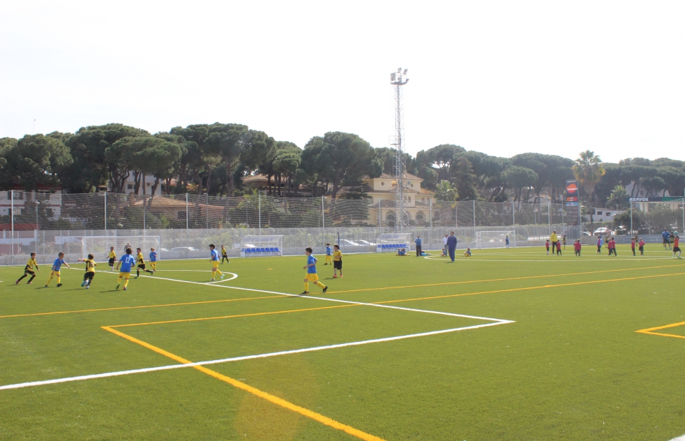 Entra en funcionamiento el campo de ftbol de Oromana tras su remodelacin
