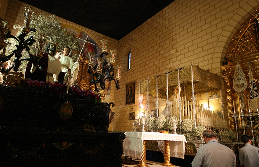 Misa preparatoria de la Hermandad del Rosario. Galera grfica.