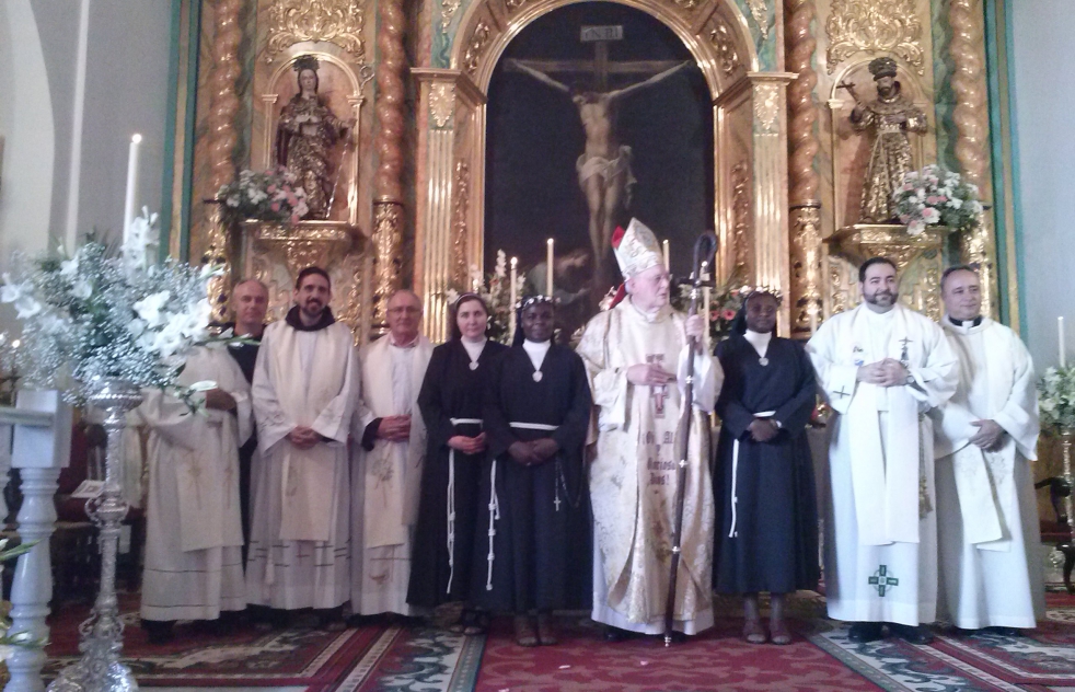 El Cardenal Carlos Amigo Vallejo preside la profesin de dos monjas en las Clarisas