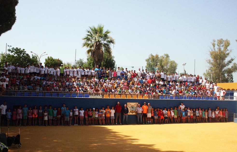 Deporte y aprendizaje para 300 jvenes en el Campus del Club de Tenis Oromana