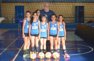 equipacion de voleibol femenino