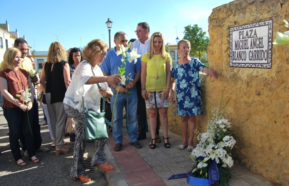 Alcal recuerda la memoria de Miguel ngel Blanco