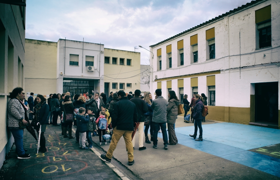 Las aulas Sevilla del Manuel Alonso se quedan vacas, los padres temen por su estabilidad